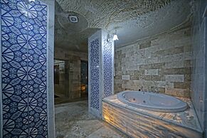Holiday Cave Hotel