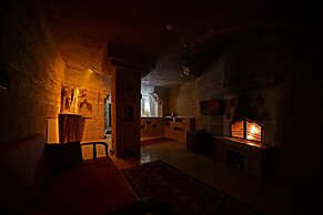 Holiday Cave Hotel