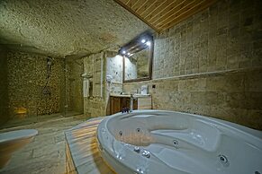 Holiday Cave Hotel
