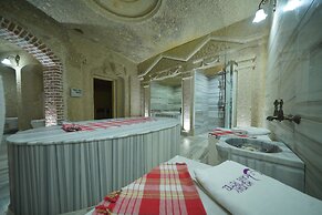 Holiday Cave Hotel