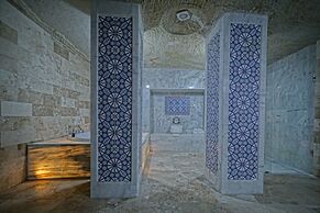 Holiday Cave Hotel