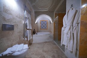 Holiday Cave Hotel