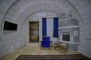 Holiday Cave Hotel