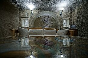 Holiday Cave Hotel