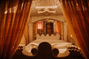 Holiday Cave Hotel