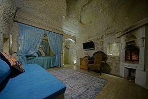 Holiday Cave Hotel