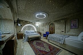 Holiday Cave Hotel