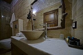 Holiday Cave Hotel