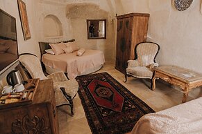 Holiday Cave Hotel