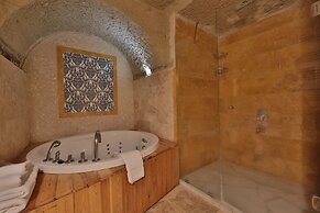 Holiday Cave Hotel
