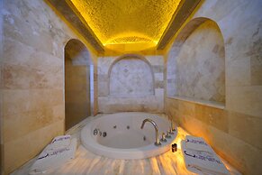 Holiday Cave Hotel