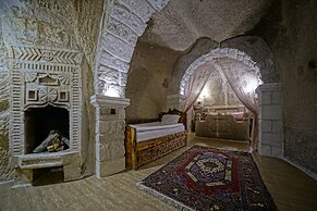 Holiday Cave Hotel