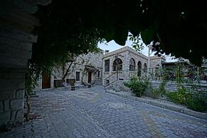 Holiday Cave Hotel