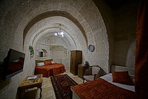 Holiday Cave Hotel