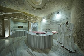 Holiday Cave Hotel