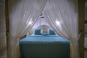 Holiday Cave Hotel