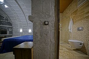 Holiday Cave Hotel
