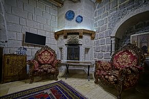 Holiday Cave Hotel