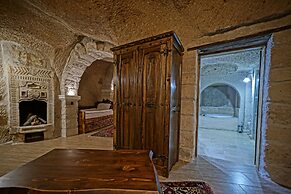 Holiday Cave Hotel