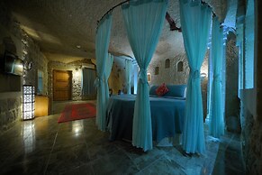 Holiday Cave Hotel
