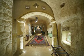 Holiday Cave Hotel