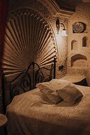 Holiday Cave Hotel