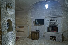 Holiday Cave Hotel