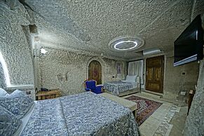 Holiday Cave Hotel