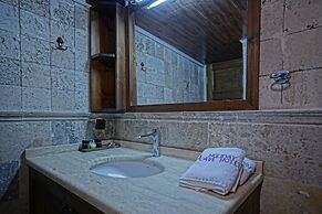 Holiday Cave Hotel