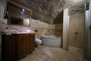 Holiday Cave Hotel