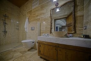 Holiday Cave Hotel