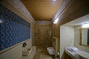 Holiday Cave Hotel