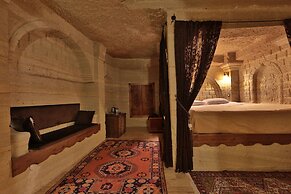 Holiday Cave Hotel