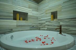 Holiday Cave Hotel