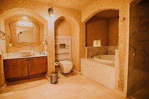Holiday Cave Hotel
