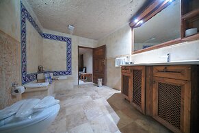 Holiday Cave Hotel