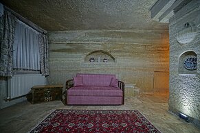 Holiday Cave Hotel