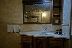 Holiday Cave Hotel