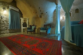 Holiday Cave Hotel