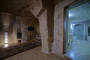 Holiday Cave Hotel