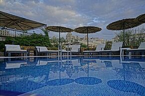 Holiday Cave Hotel