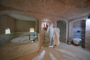 Holiday Cave Hotel