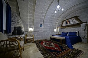 Holiday Cave Hotel