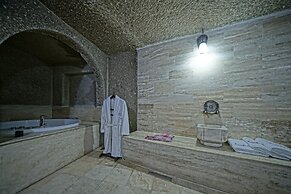 Holiday Cave Hotel