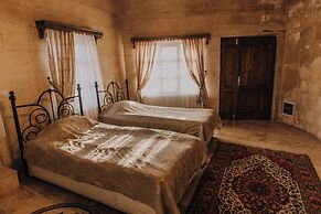 Holiday Cave Hotel