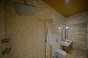 Holiday Cave Hotel