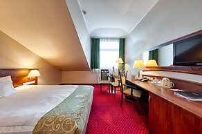 Grand Royal Hotel