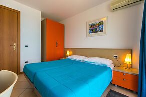 Splendid Golden Rocks Resort