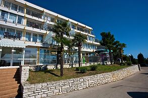 Splendid Golden Rocks Resort
