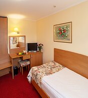 Nadiya Hotel